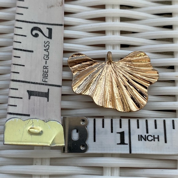 Set of 23 Gold Textured Metal Pendants Size XS - Picture 16 of 16